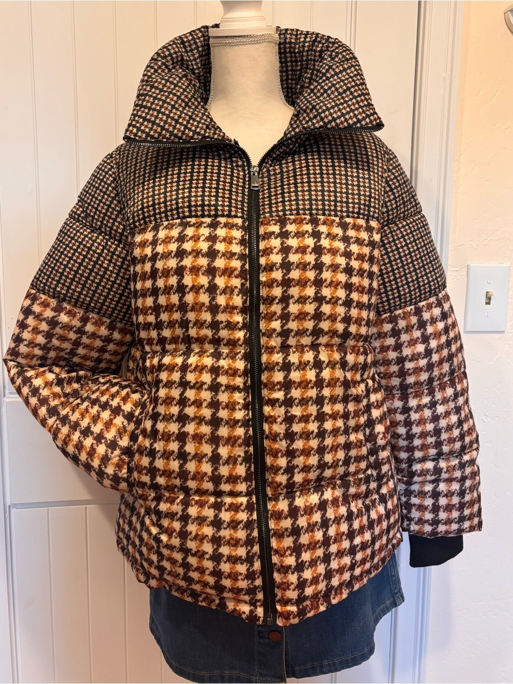Bernardo LOVE Houndstooth Mixed Print Puffer Jacket Brown M